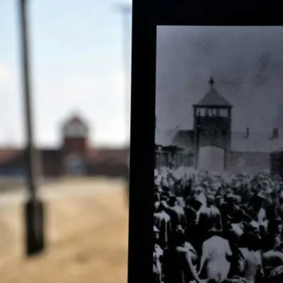 Okładka: O Auschwitz